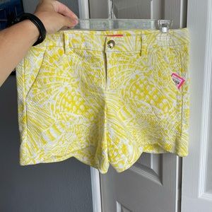 Palmita stretch shorts in lemon lilly